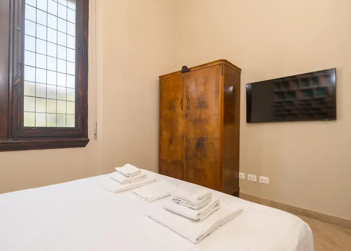 Tuscan Refined Retreat Апартаменты