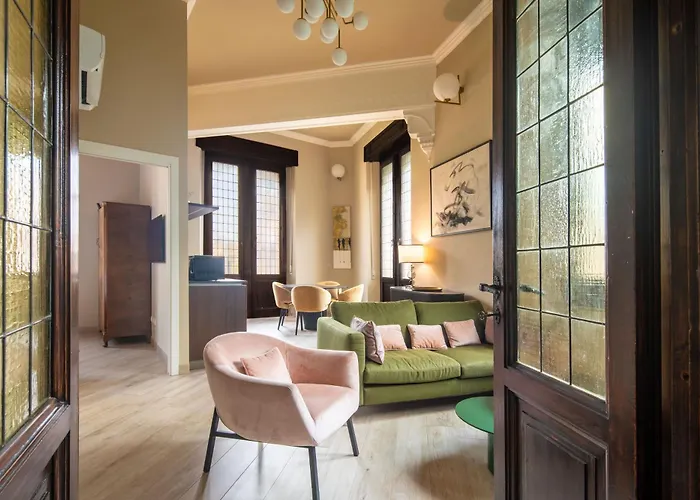 Tuscan Refined Retreat Апартаменты