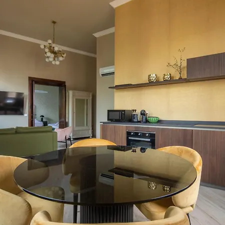 Tuscan Refined Retreat Apartman